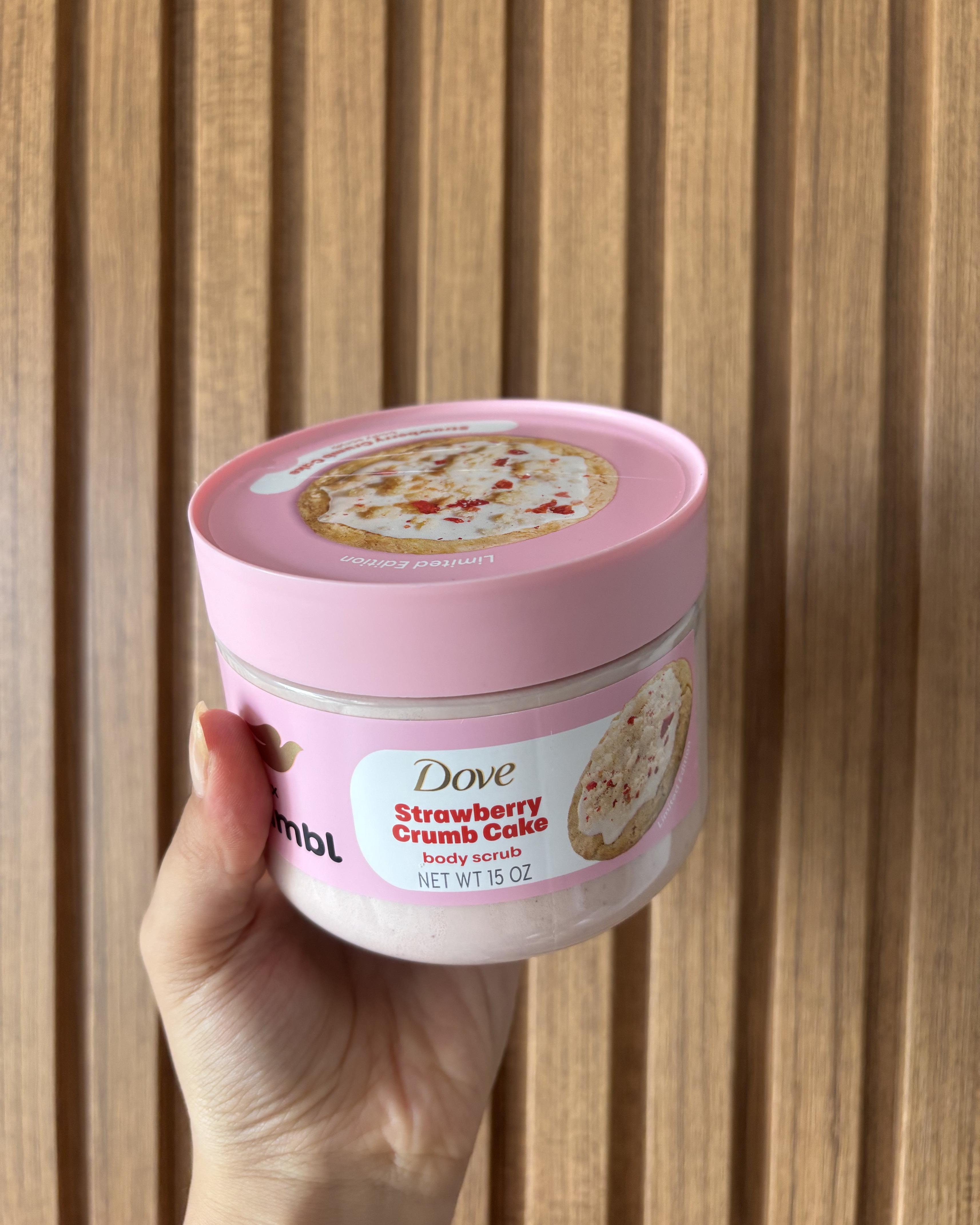 Dove & Crumbl Body Scrub - Strawberry Crumb Cake