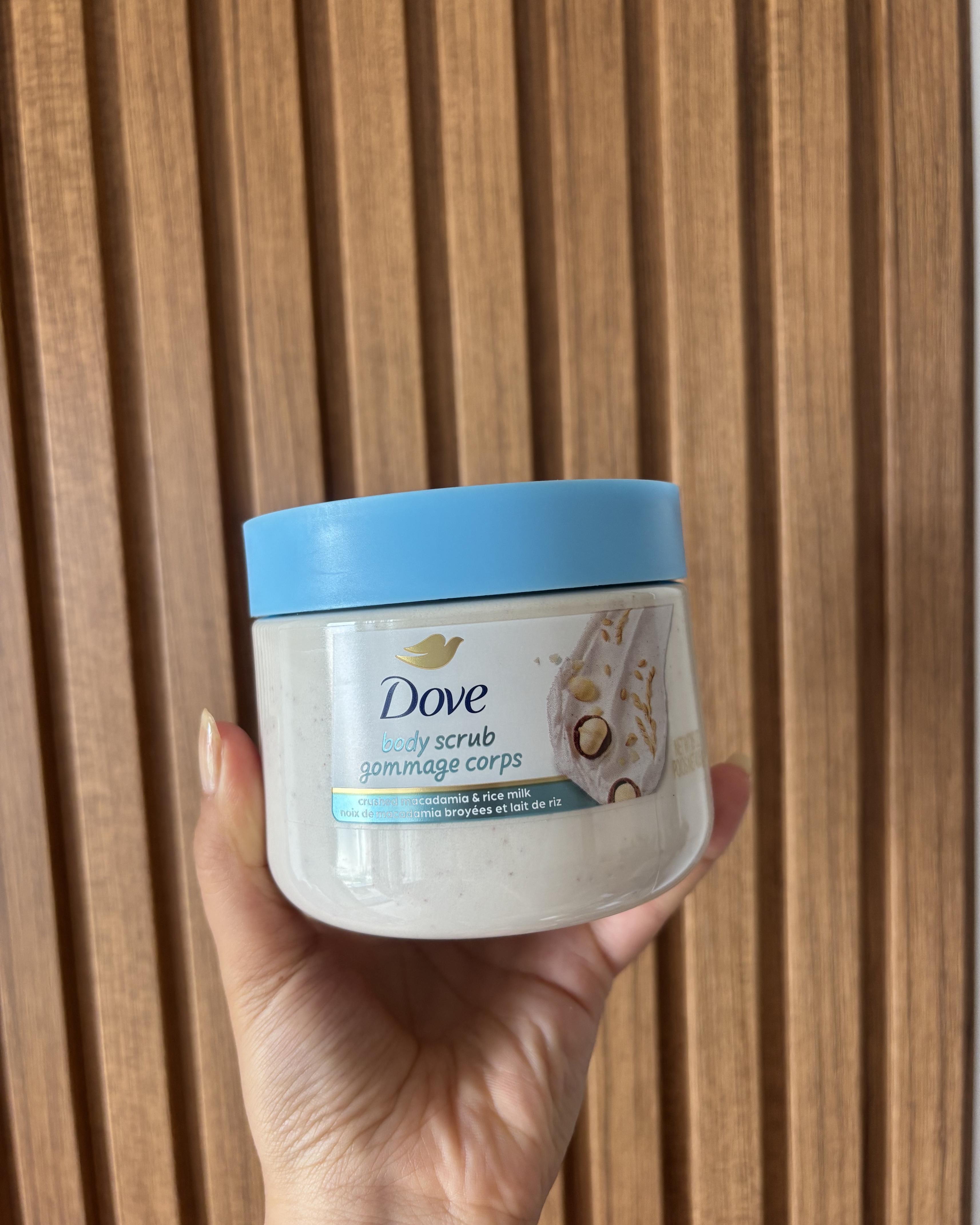 Dove Body Scrub - Macadamia Rice Milk